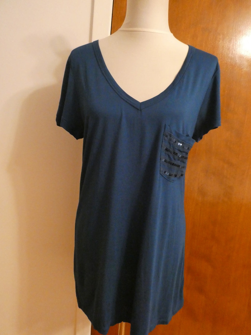 GAP Women's Top Size Large Navy Blue Sequined Pocket Short Sleeve 100% Rayon NWT