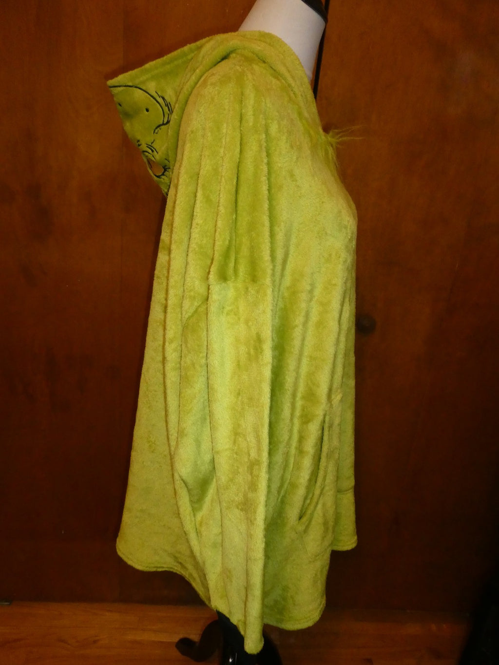 The Grinch Plush Hoodie Blanket OSFM Green Polyester Hooded Pullover Lounger