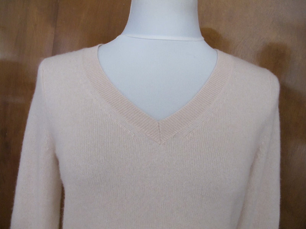 Bloomingdale’s women’s beige nude cashmere sweater Size XS, XL