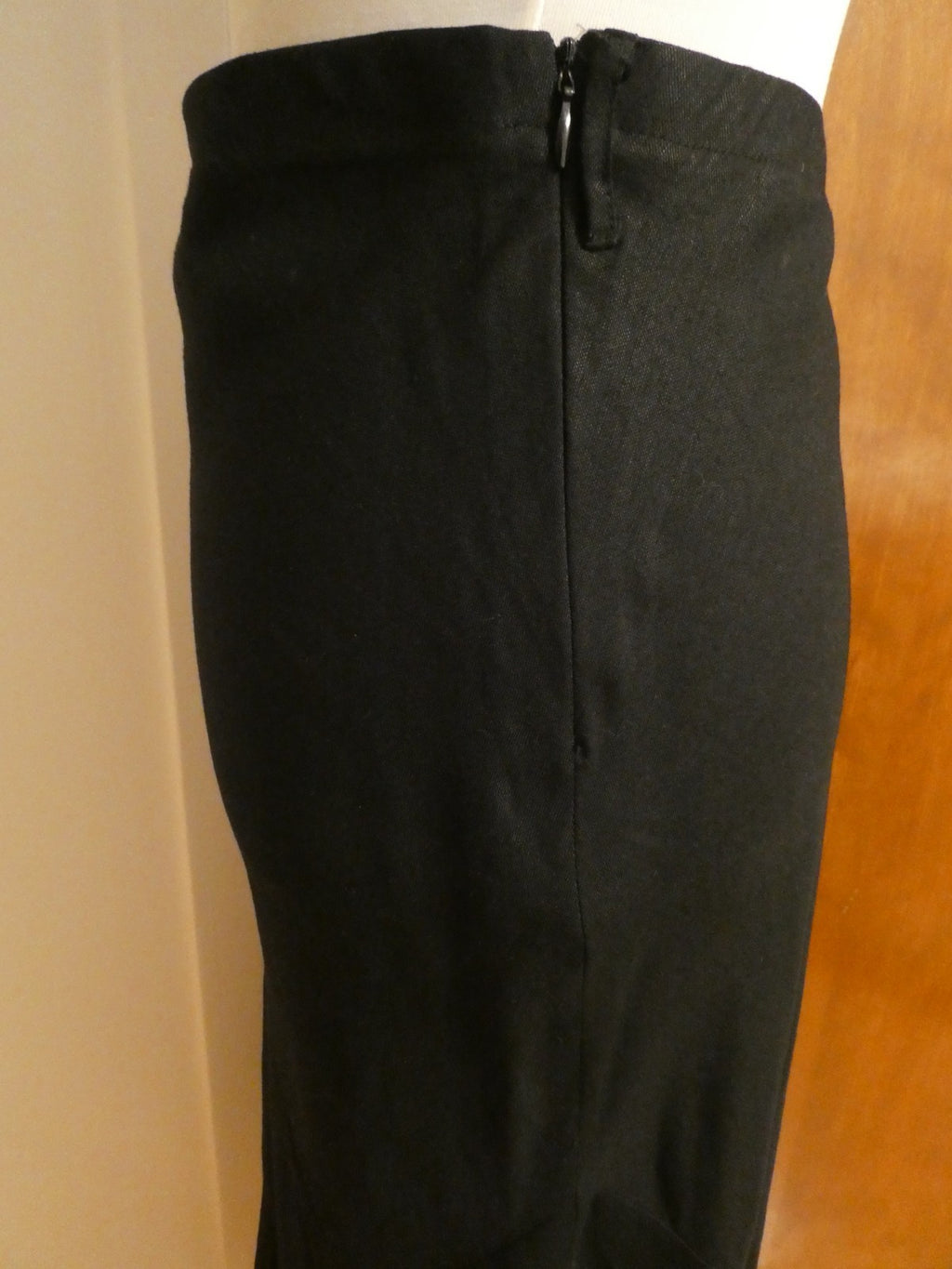 Larry Levine Women Black Linen Rayon Skirt Flare Hem Elegant Long Skirt Size 10