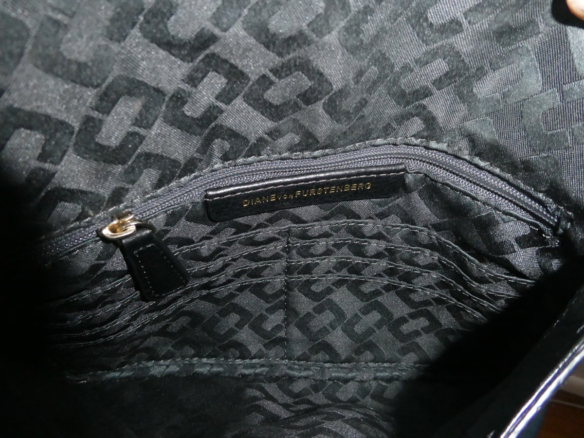 Vintage Diane Von Furstenberg Black Leather Clutch 8 card slots Gold Turn Lock