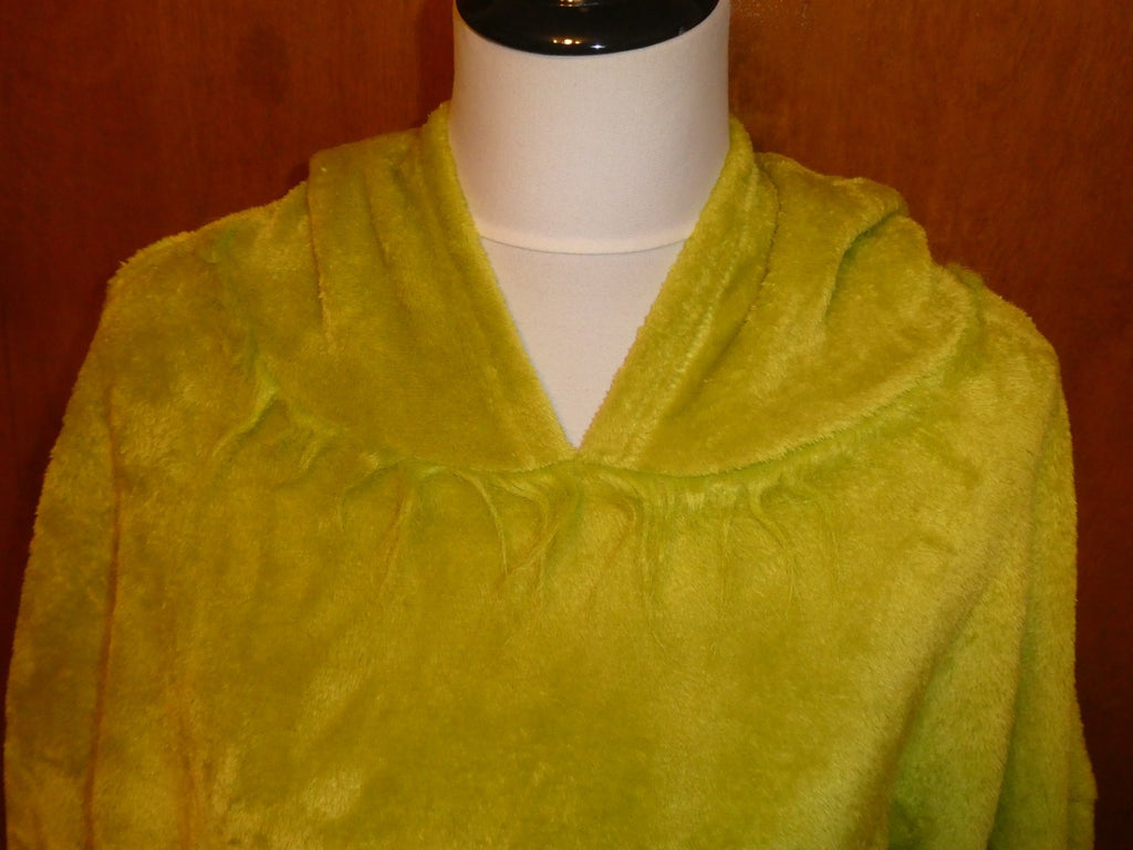 The Grinch Plush Hoodie Blanket OSFM Green Polyester Hooded Pullover Lounger