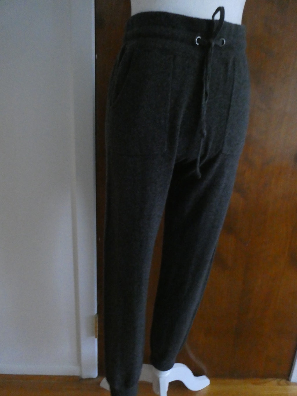 Bloomingdale's 100% Cashmere Jogger Pants Dark Gray Small NWT Drawstring $218