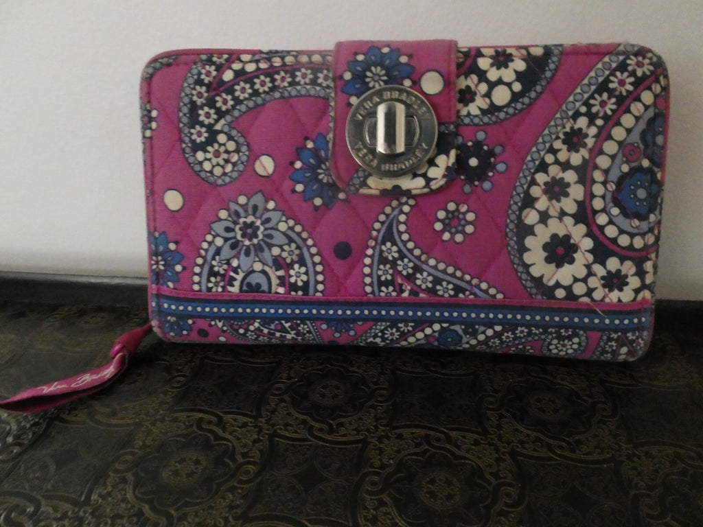 Vera Bradley Women’s Turncock Pink Floral Pattern Wallet Size Large