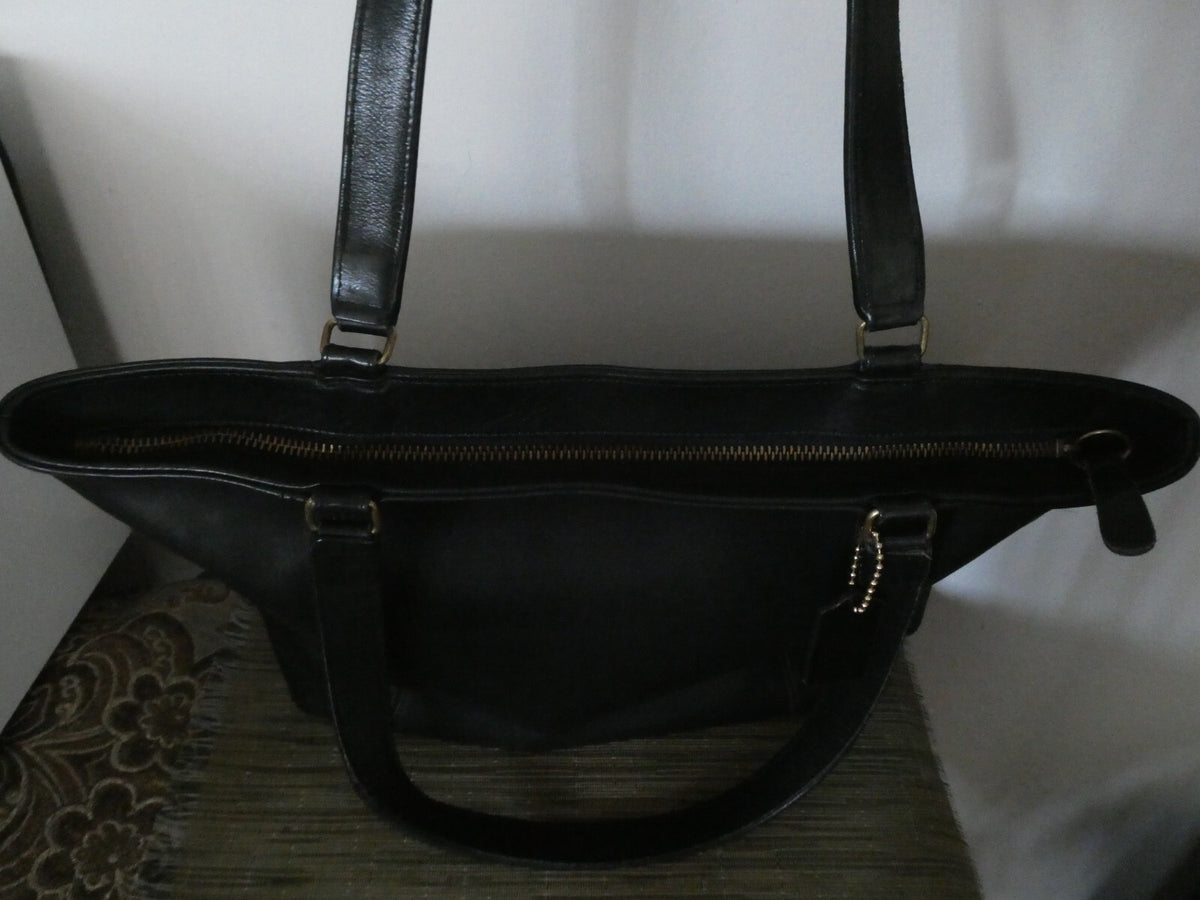 Coach women's black vintage large zip shoulder bag #0779-927