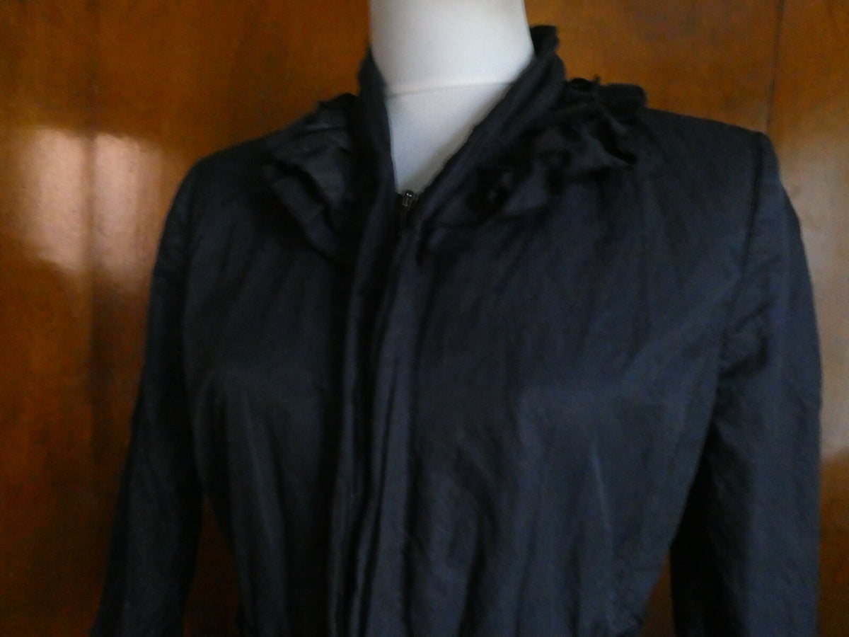 Tahari women's navy soft satin cotton/nylon lined blazer PL (fits PM)