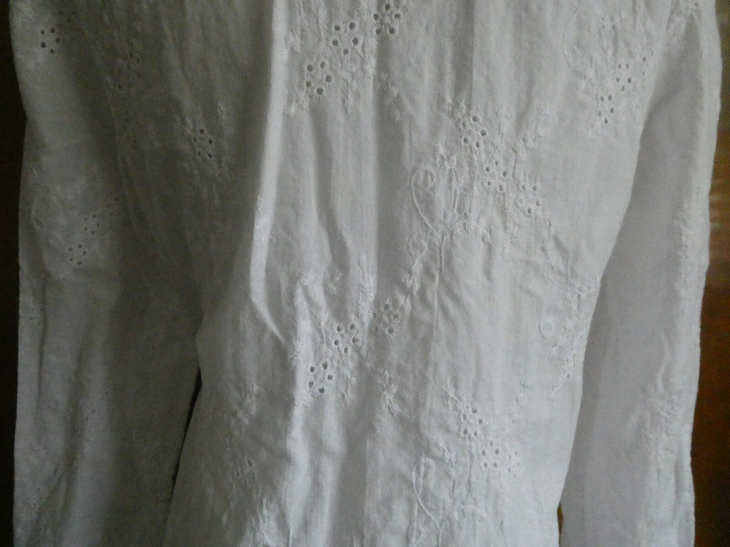 Coupe women's embroidered white long sleeves gorgeous top size Large