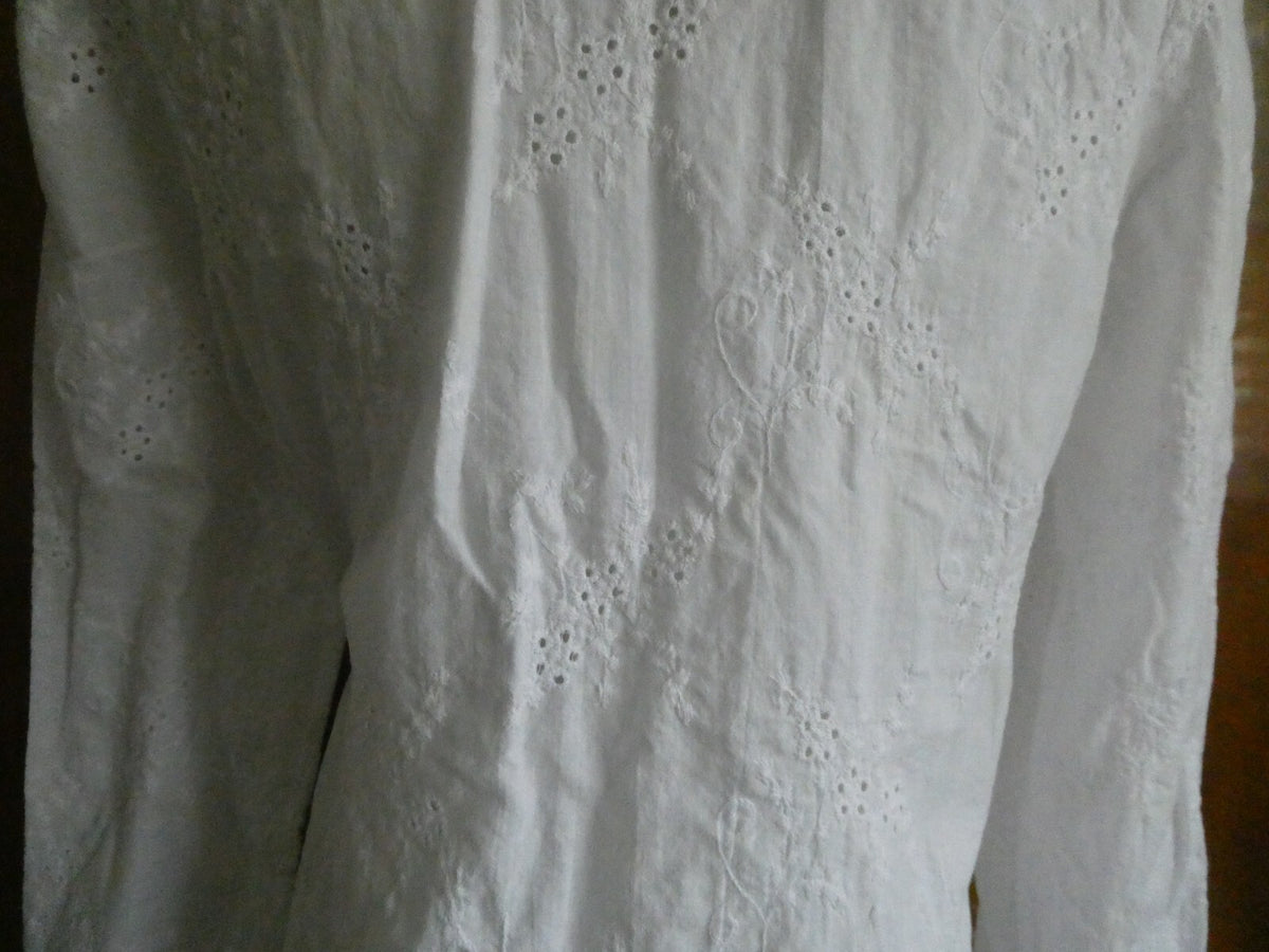 Coupe women's embroidered white long sleeves gorgeous top size Large