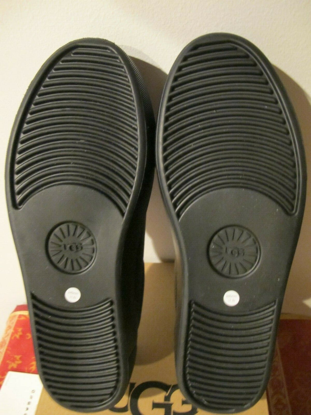 UGG Australia Neri Women's Black Leather Fashion Sneaker Size 7.5