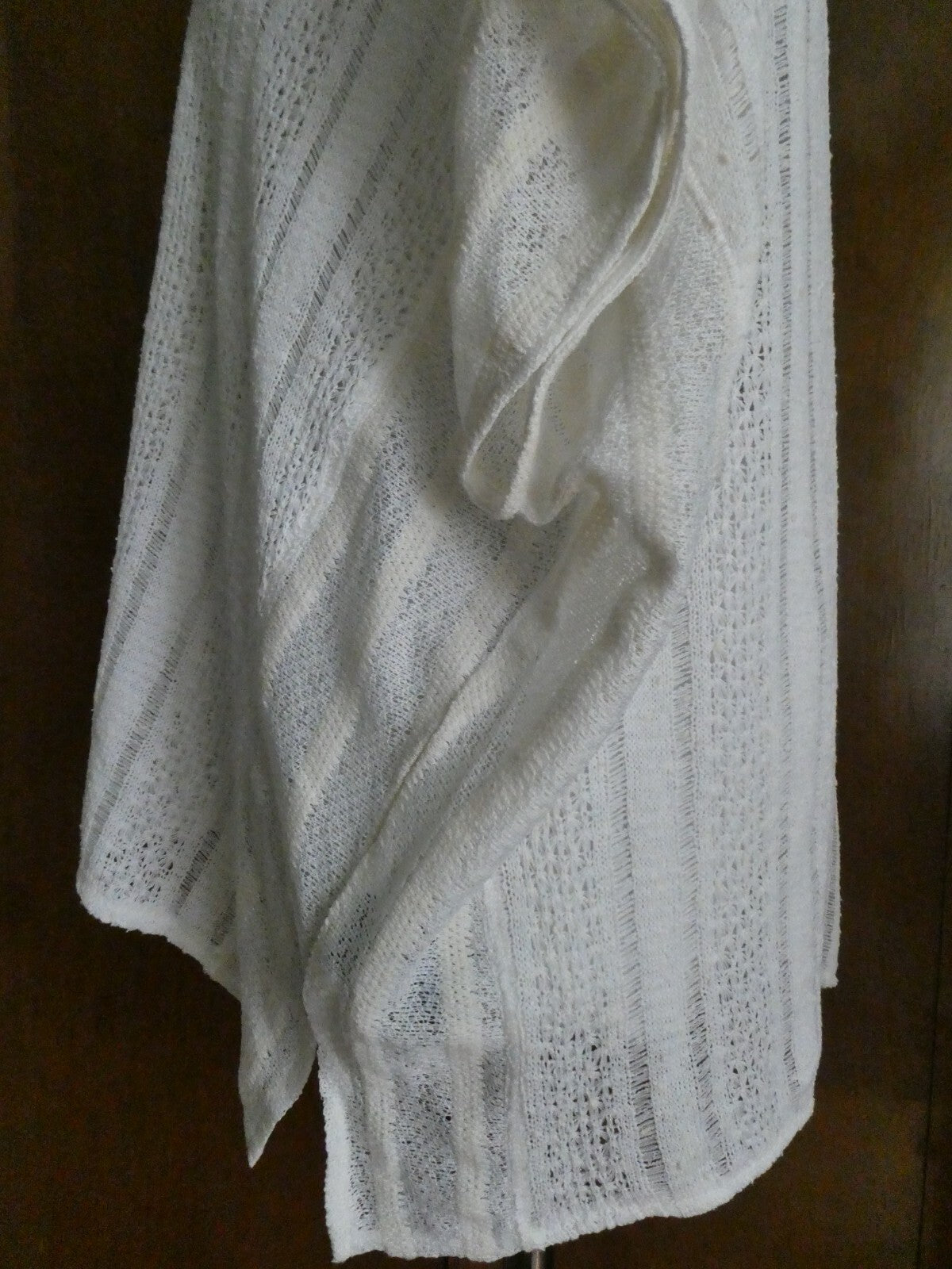 Sanctuary women’s white crochet dolman sleeves top Medium 
