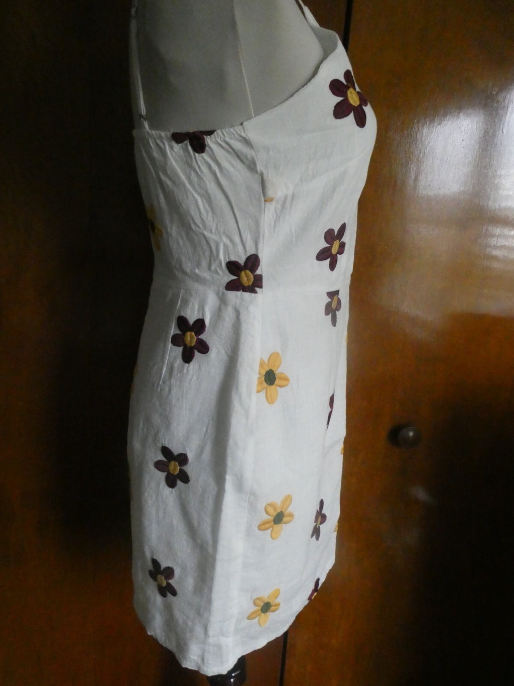 Shein women lined white embroidered dress size medium (can fit size small)