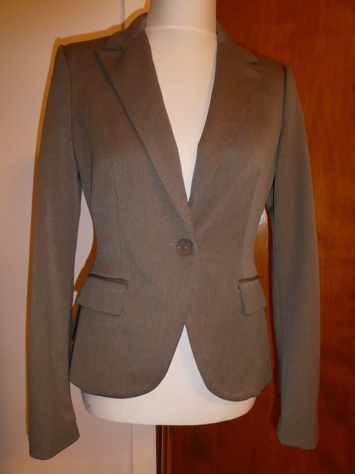 Express Women's Taupe One Button Career Blazer Jacket Size 6 NWT Lined Stretch