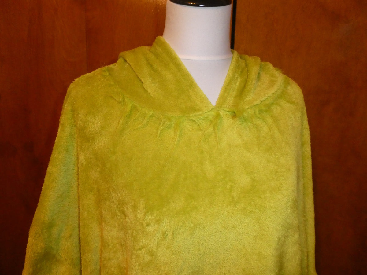 The Grinch Plush Hoodie Blanket OSFM Green Polyester Hooded Pullover Lounger