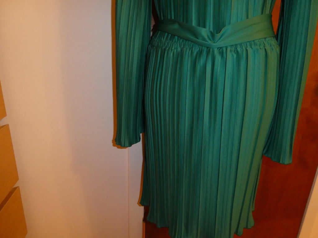 Olivia & Mckaylie Women Green Pleated Dress Long Sleeve Gold Tone Detail Large