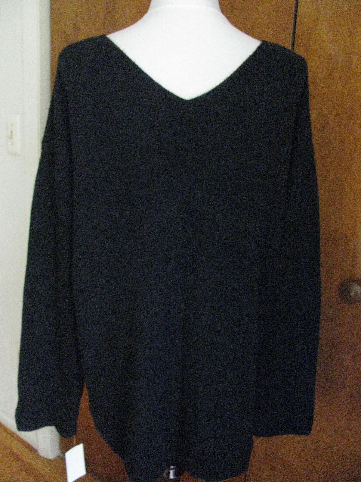 Tesori Women’s Cashmere Black V-Neck Sweater Large  NWT Runs Big