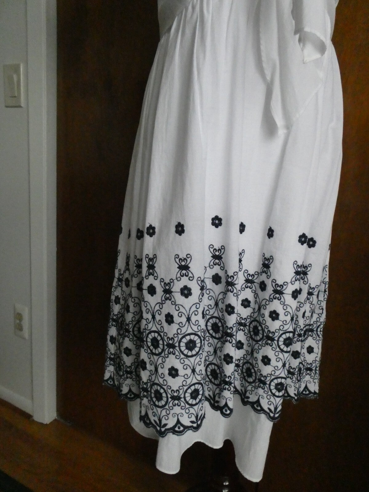 Laundry By Design women's white/black lined gorgeous one-piece dress size 12