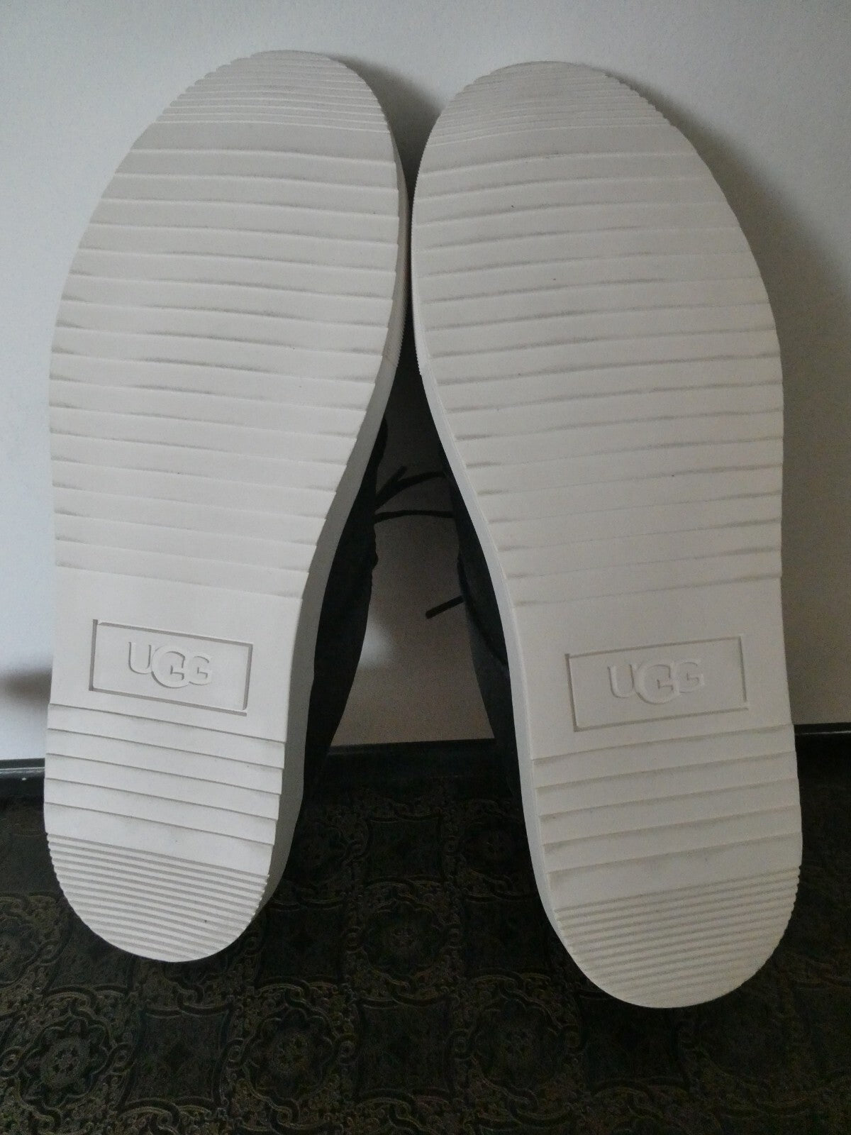 Ugg Australia Alameda Women’s Sneakers Black/White US 7.5, 8, 8.5, 9, 11