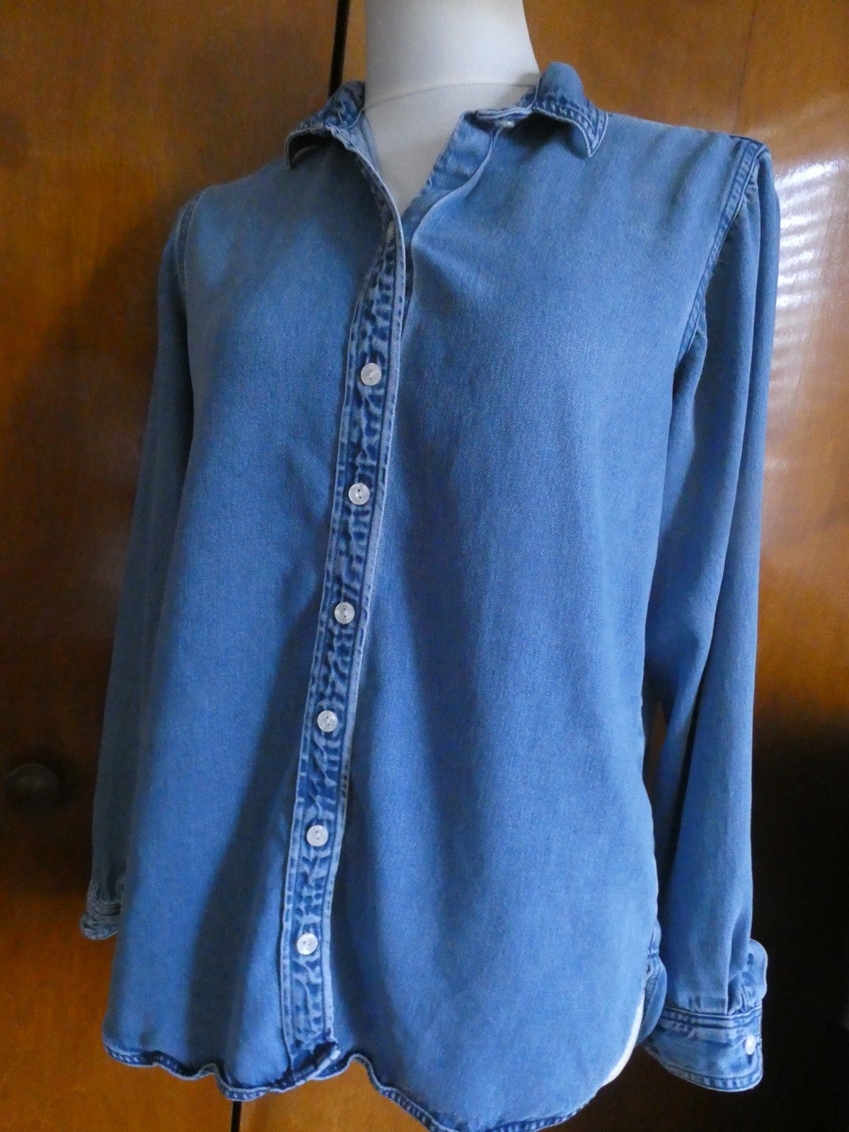 Abercrombie Fitch Women Chambray Denim Button Down Long Sleeve Boyfriend Shirt M