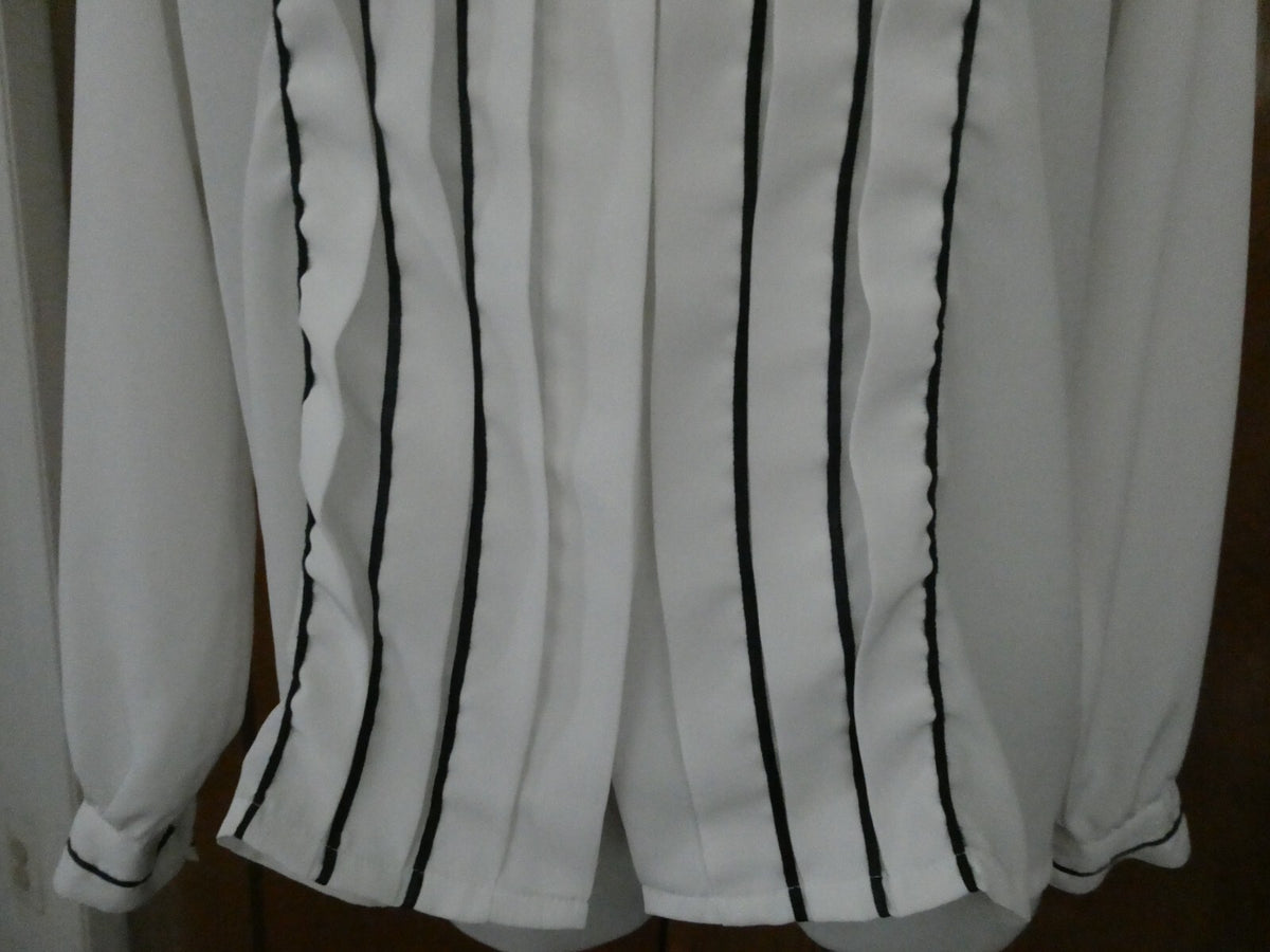 Nicola women's Ivory long sleeveless detailed top size 10