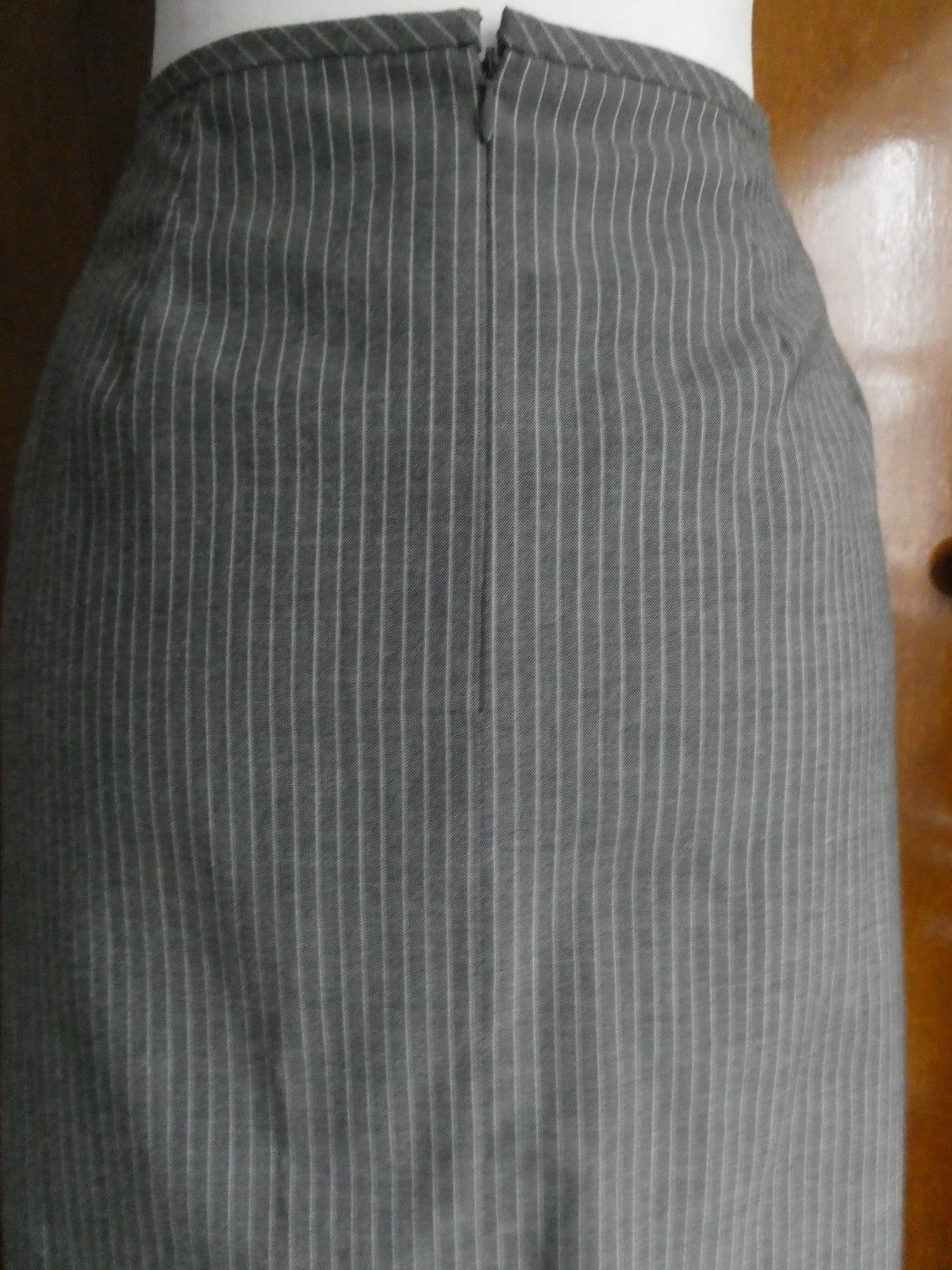 Calvin Klein women lined stylish charcoal w/white stripe skirt Size 14 New