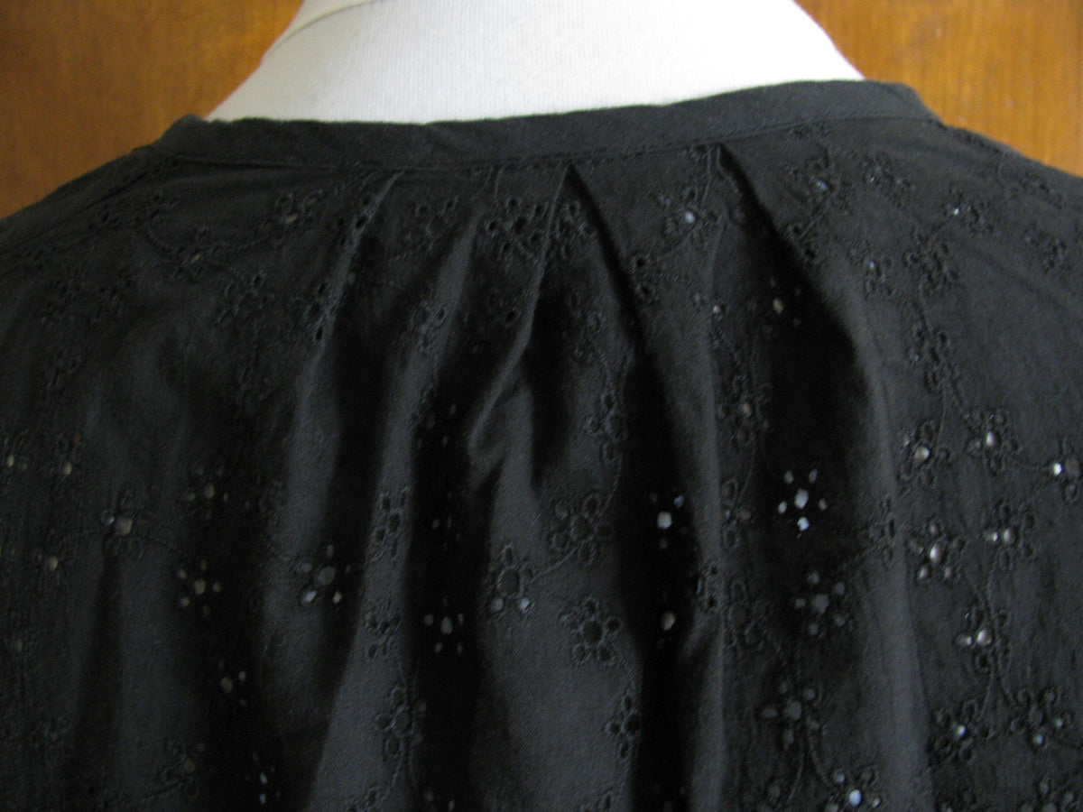 Free People women's black cotton crocheted fabric tunic top size Medium 