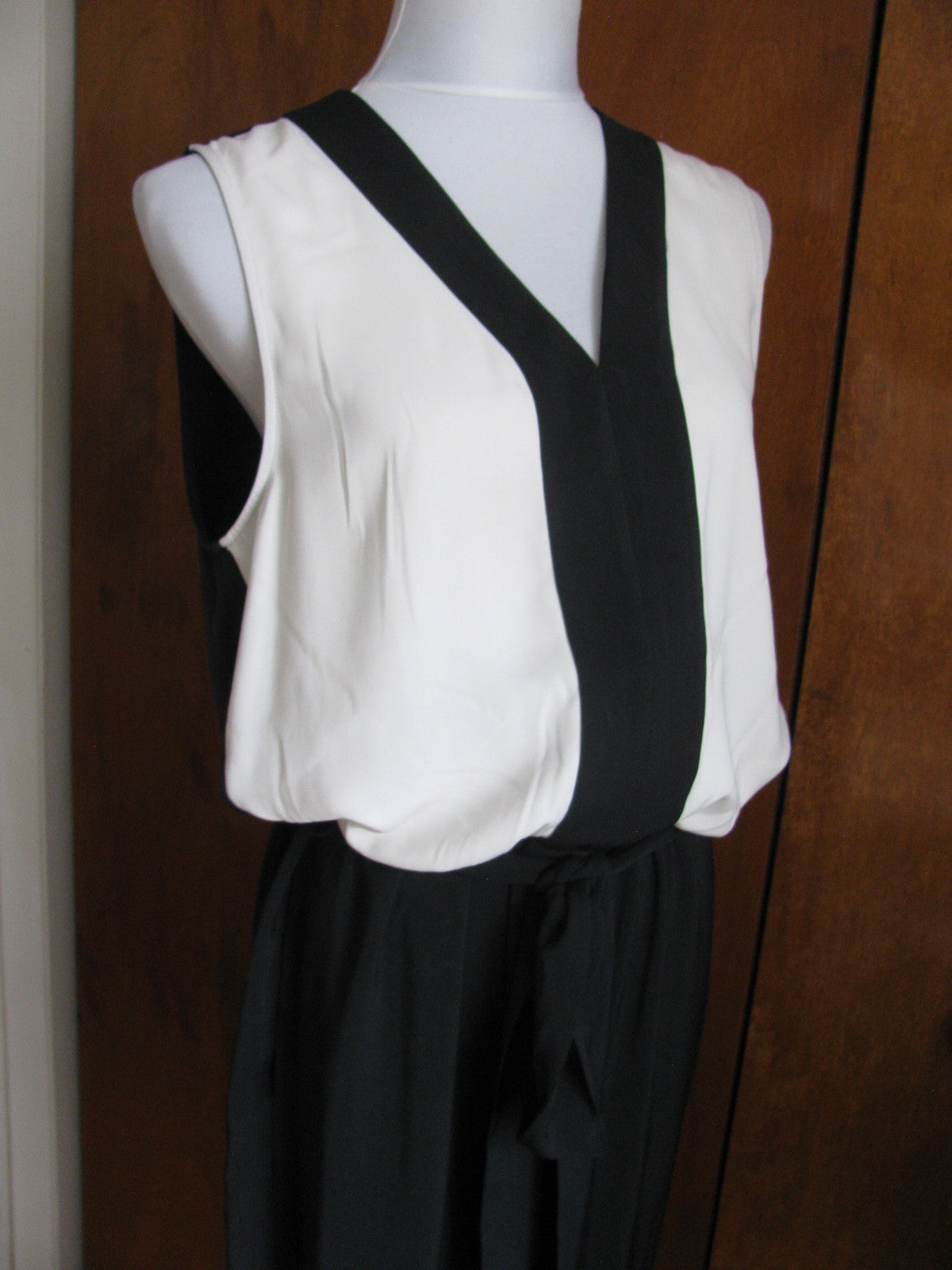 DKNY women's black/ivory gorgeous jumpsuit size Large NWT 