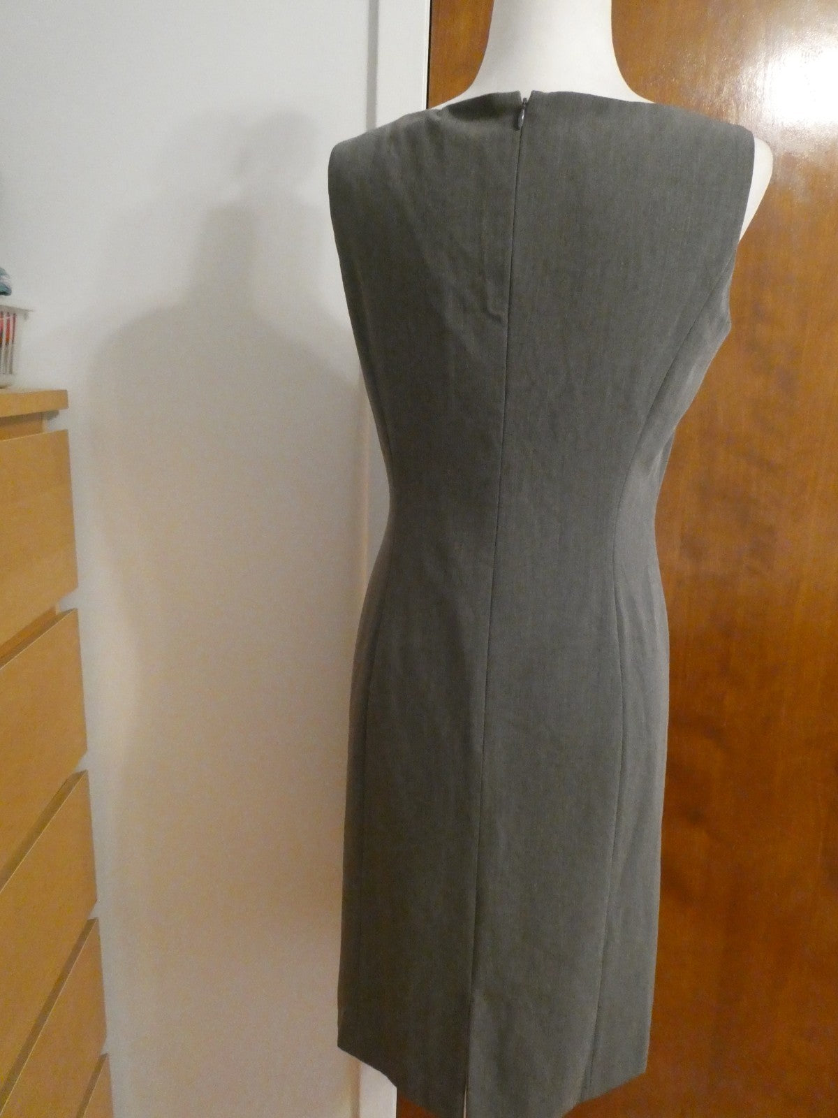 MIX by Tahari Arthur S. Levine Gray Sheath Dress Women Size 4 Lined Career