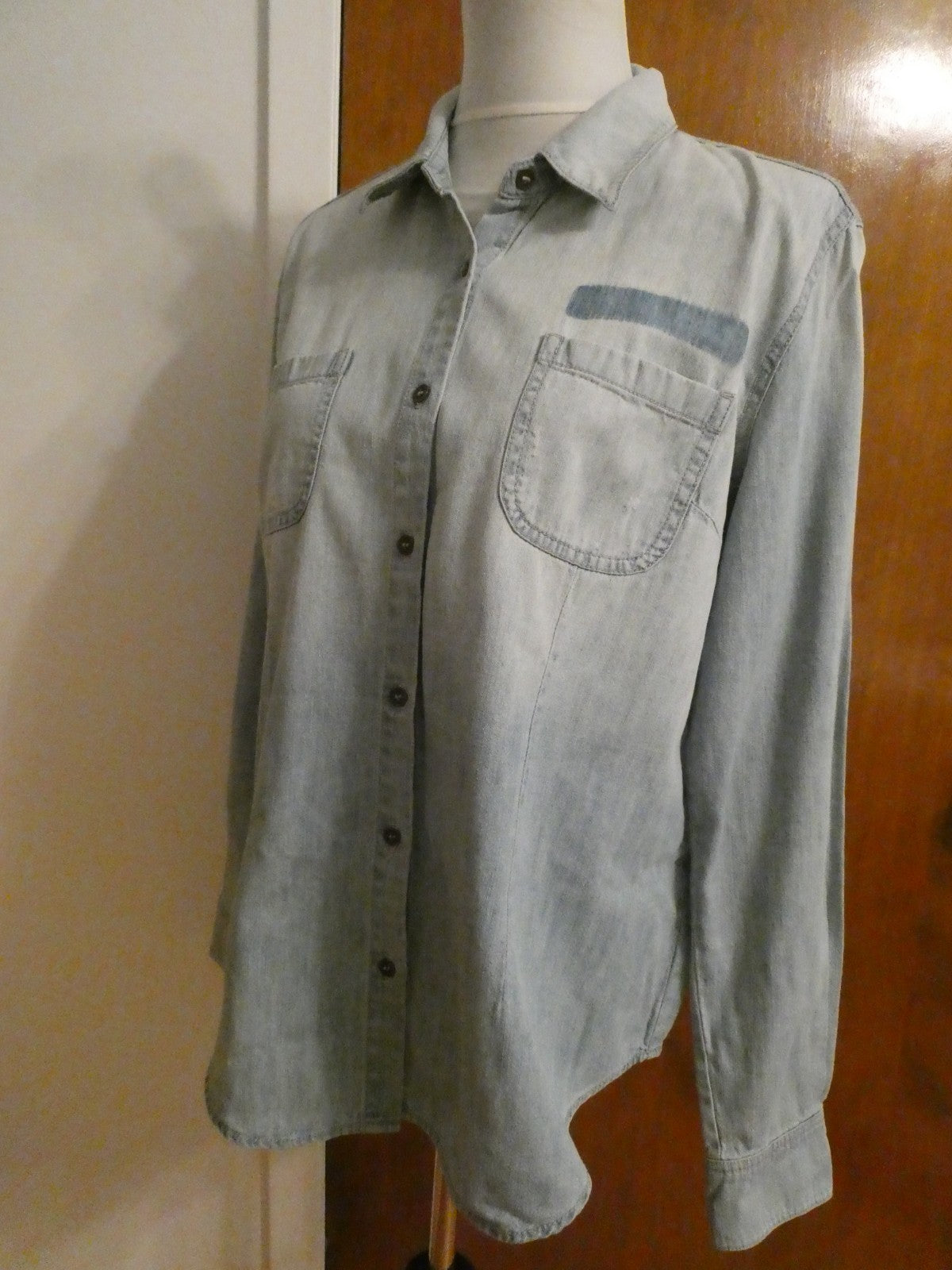 Xhilaration Women Denim Shirt XL 100% Cotton Light Wash Long Sleeve Button Front