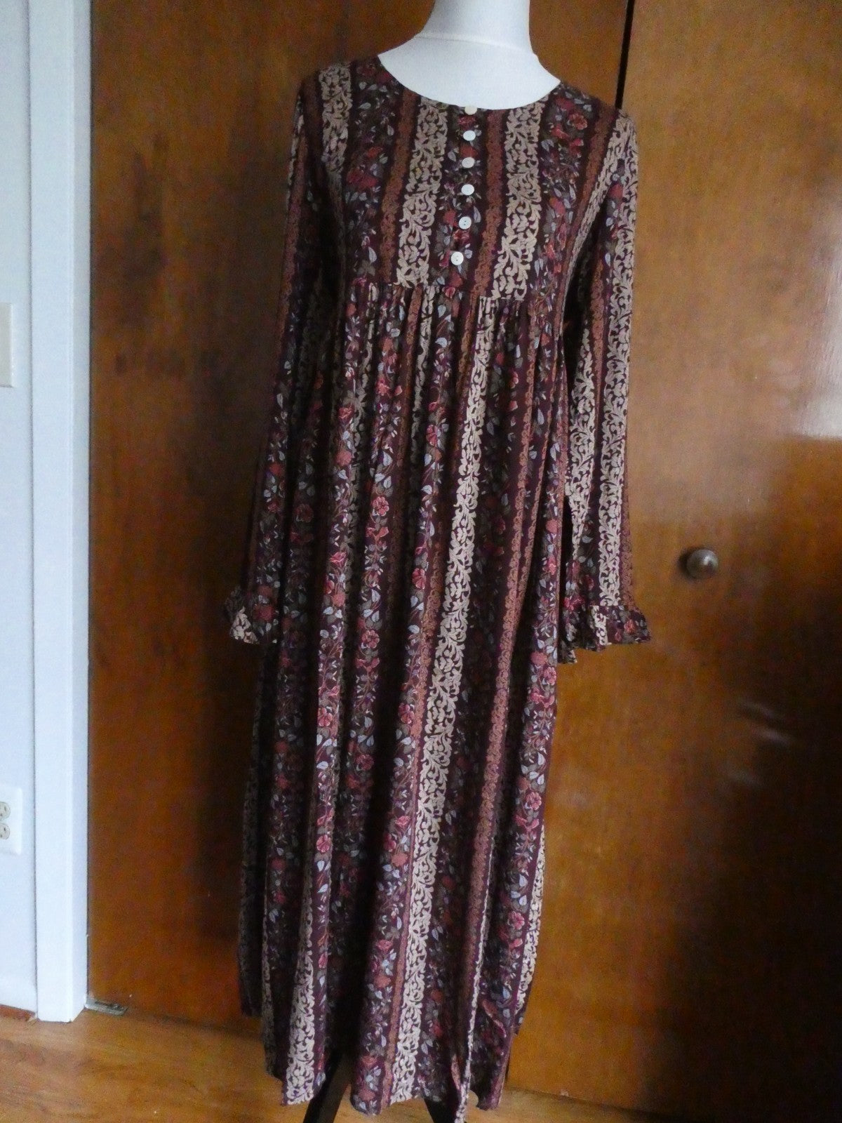GUESS Jeans Boho Maxi Dress Brown Floral Long Sleeve Rayon Vintage Style Fits M