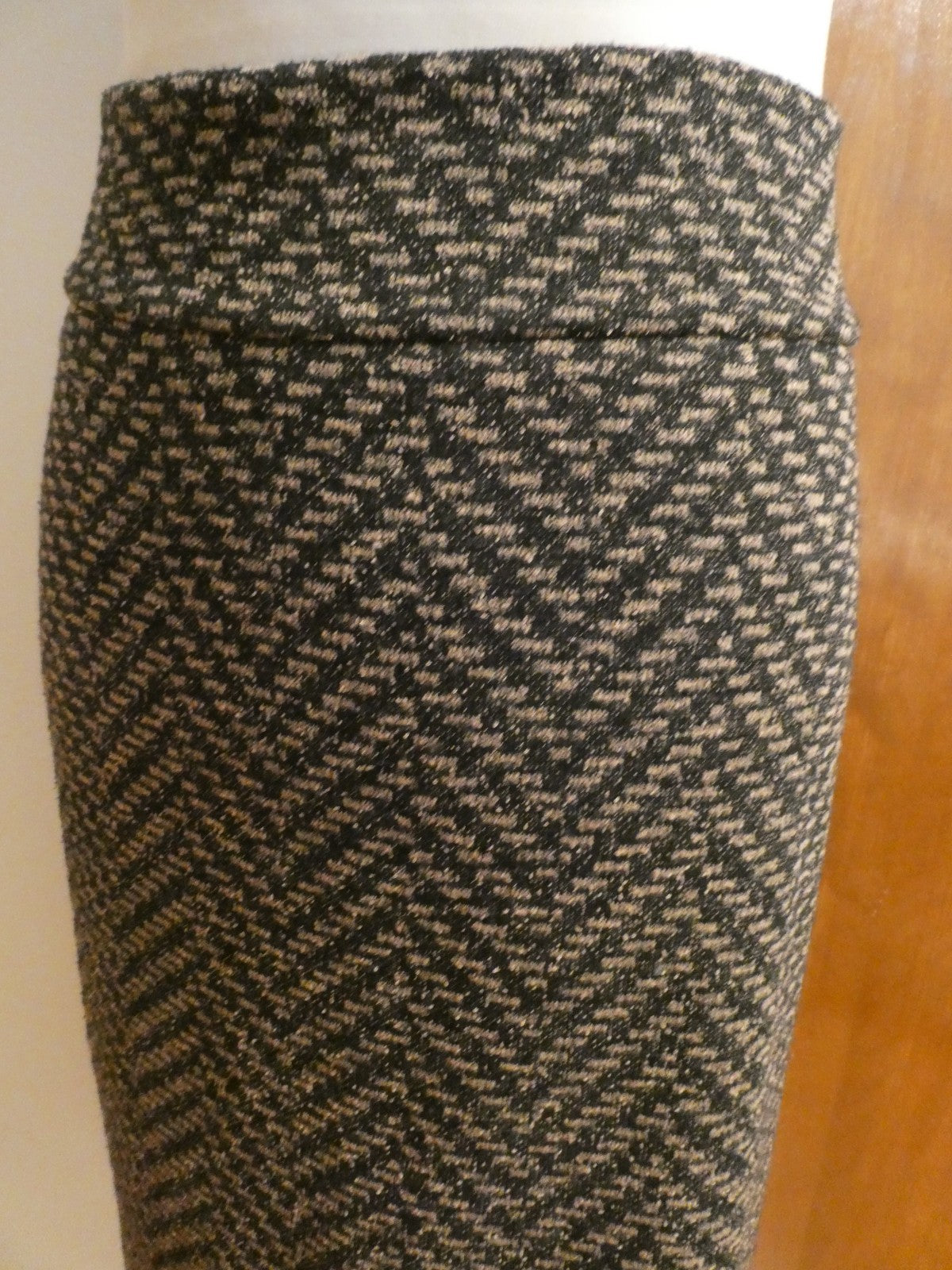 New York & Company woven pattern pencil classic and polished skirt Medium