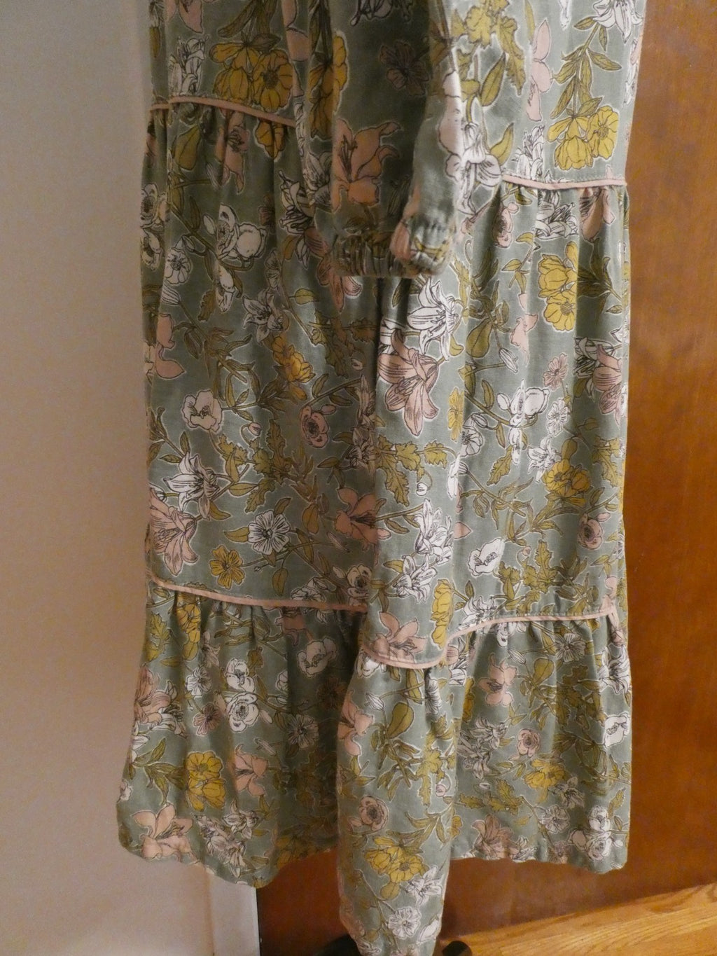 Cynthia Rowley Floral Print ¾ Sleeves Tiered Dress Sz Small 55% Linen 45% Rayon