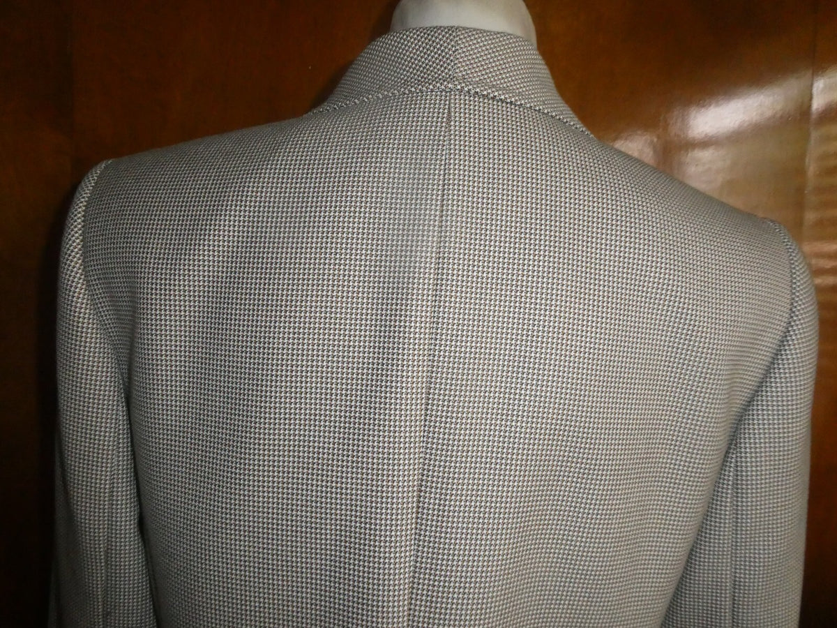 Tahari Asl Women Beige Gorgeous Blazer size 12 (can fit size 10)