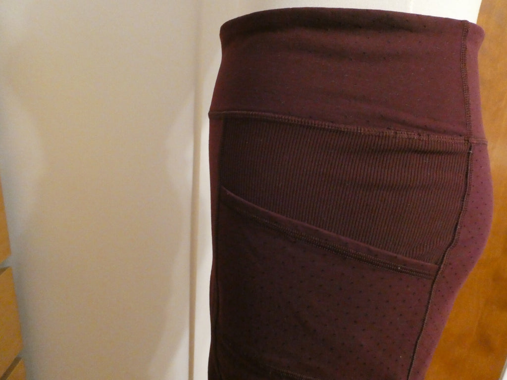 Lululemon Burgundy Yoga Legging with Side Pockets Size 4 (can fit size 2)
