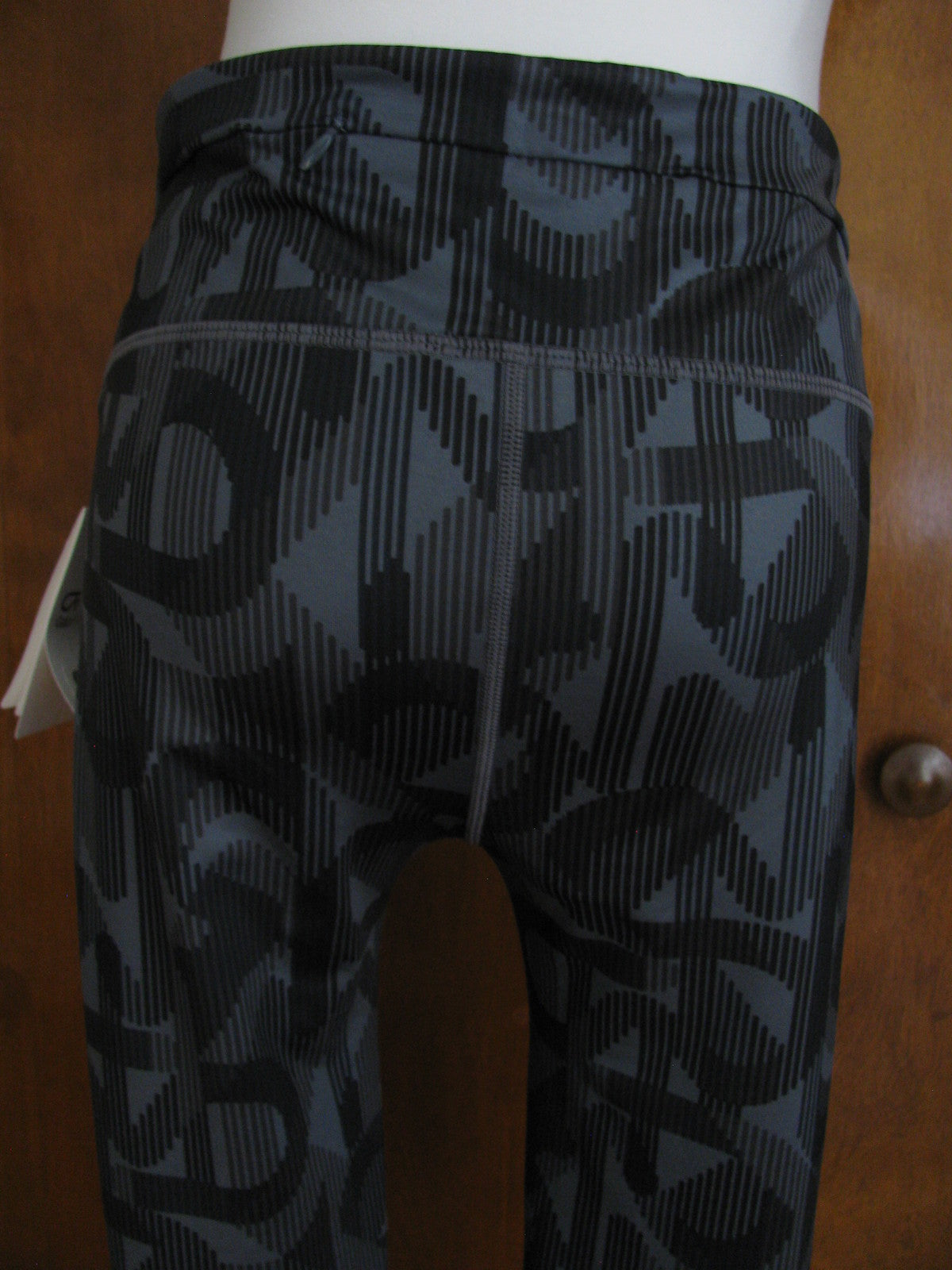 GapFit women's gray logo print regular rise leggings size Large