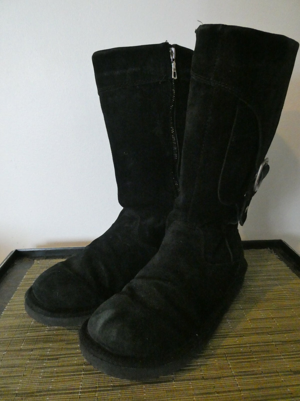 UGG Classic Tall Black Winter Boots Size 8 Ladies Pre-Owned S/N 5132