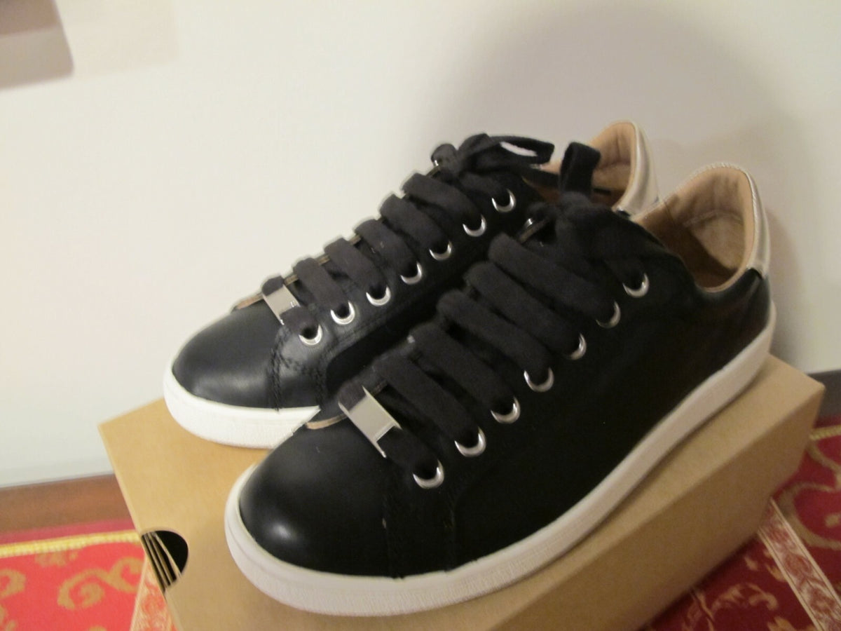 Ugg Australia Women’s Milo Black Leather Sneaker Size 6