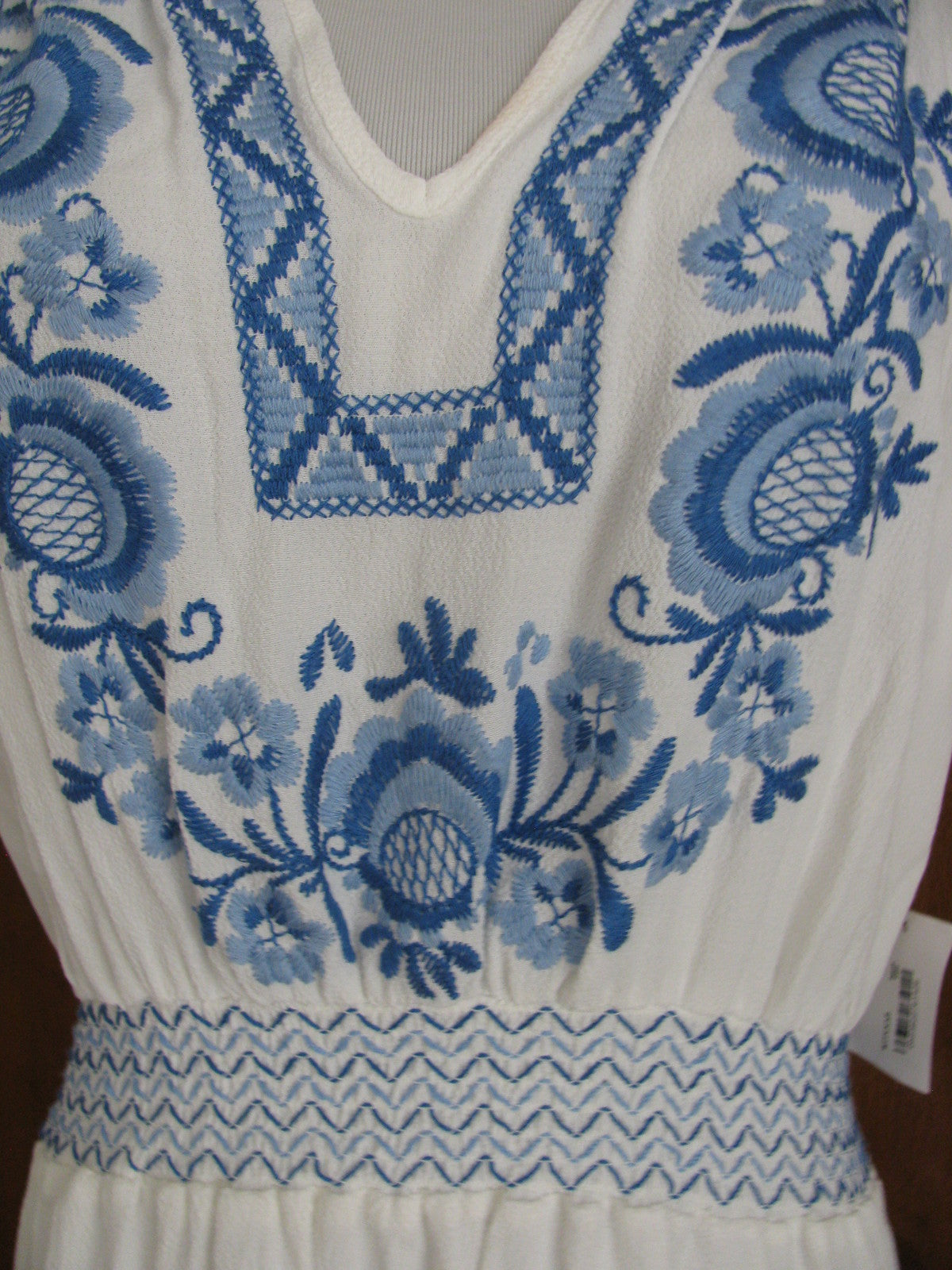 Impulse women's white embroidered dress size XLarge NWT 