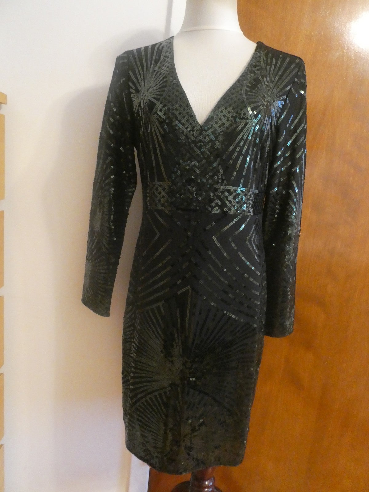 Misschen Women’s Black Evening Lined Sequined Long Sleeves Dress Size Large
