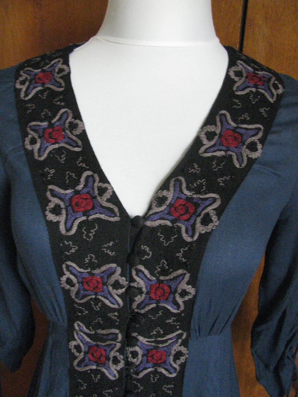 Free People Women's Navy Black Embroidered Soft Rayon Dress Size 0 New
