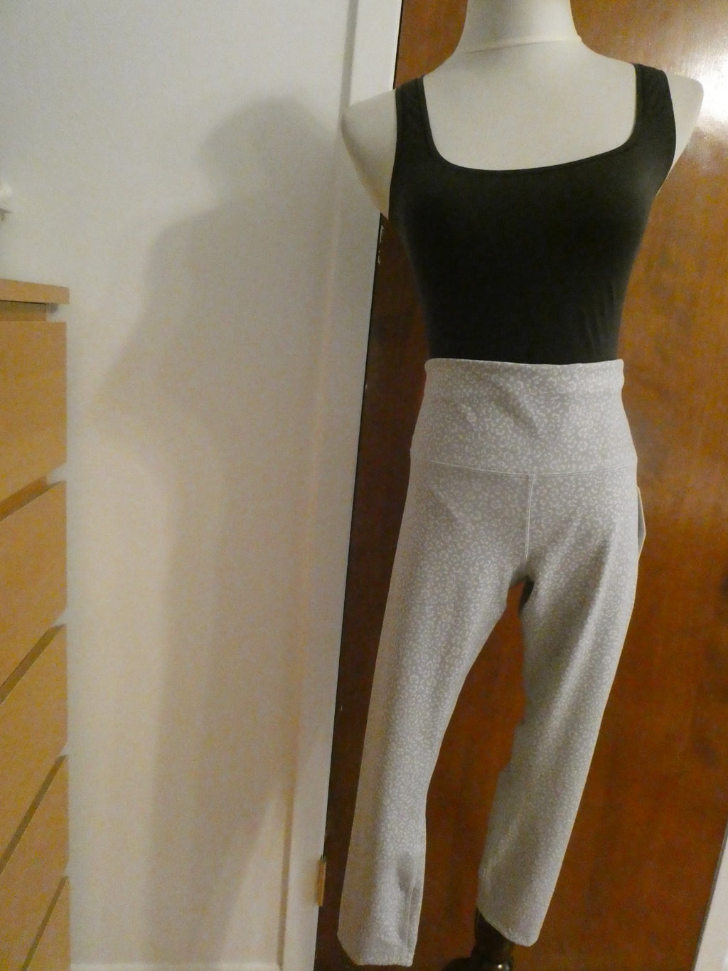 Lululemon Women Wunder Train High-Rise Crop 23" White/Gray Sz 14