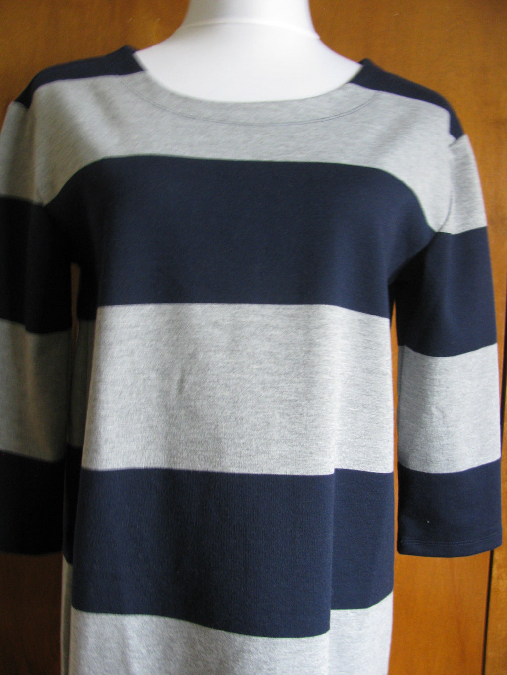 Gap women’s gray/navy dress size Small, Medium