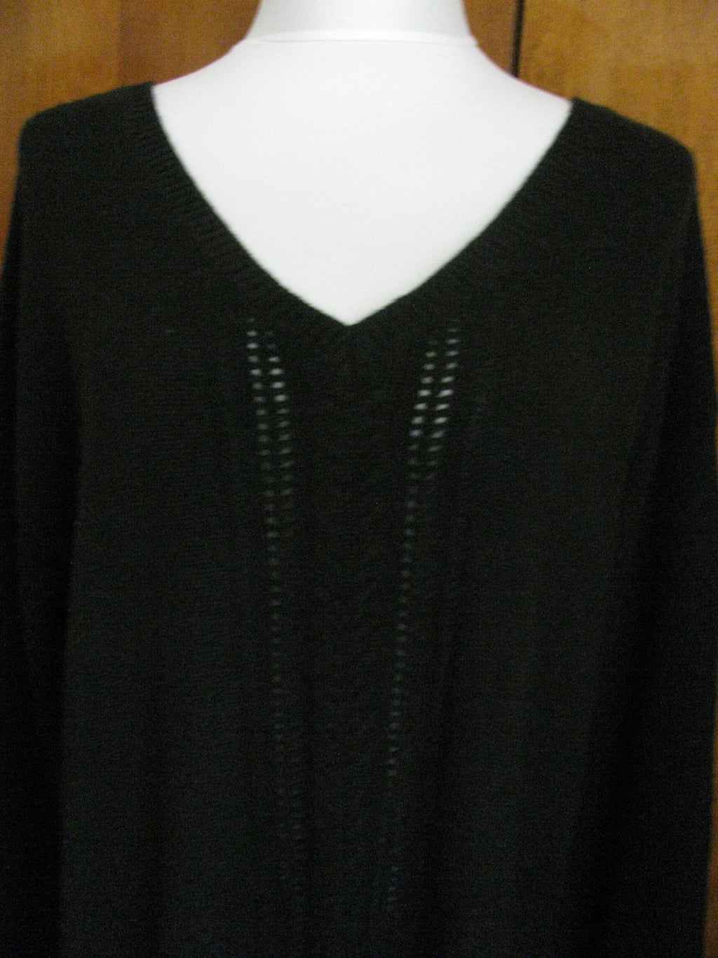 Tesori Women’s Cashmere Black V-Neck Sweater Large  NWT Runs Big