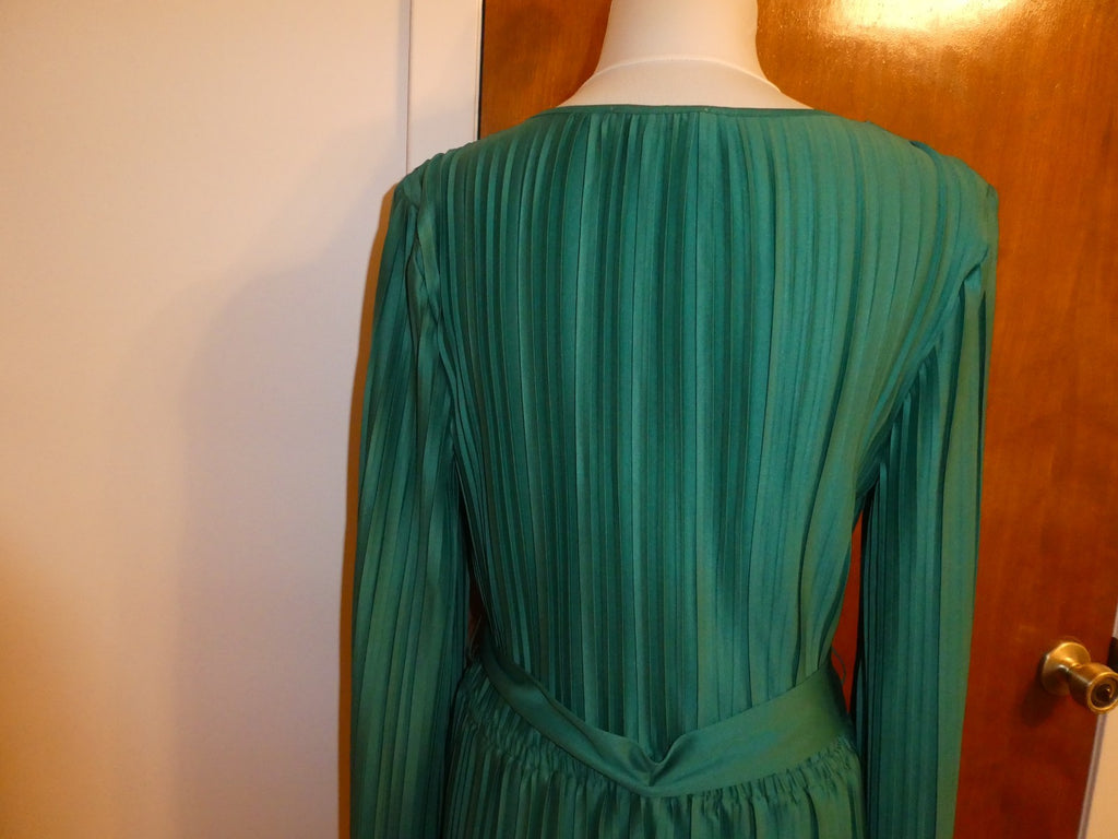 Olivia & Mckaylie Women Green Pleated Dress Long Sleeve Gold Tone Detail Large
