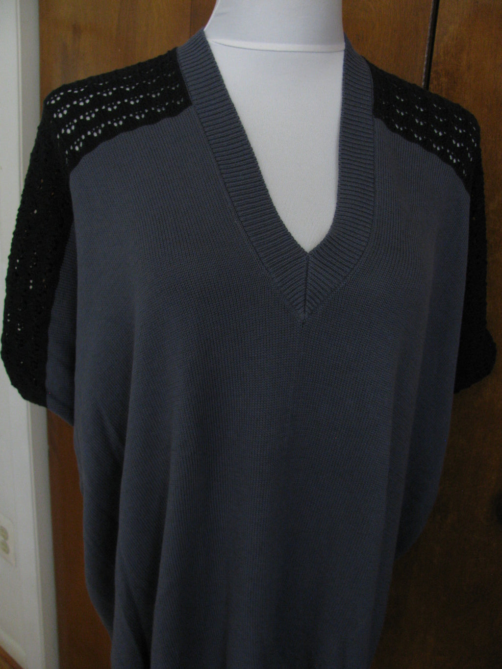 Gap women's gray black knitted gorgeous dolman vest large