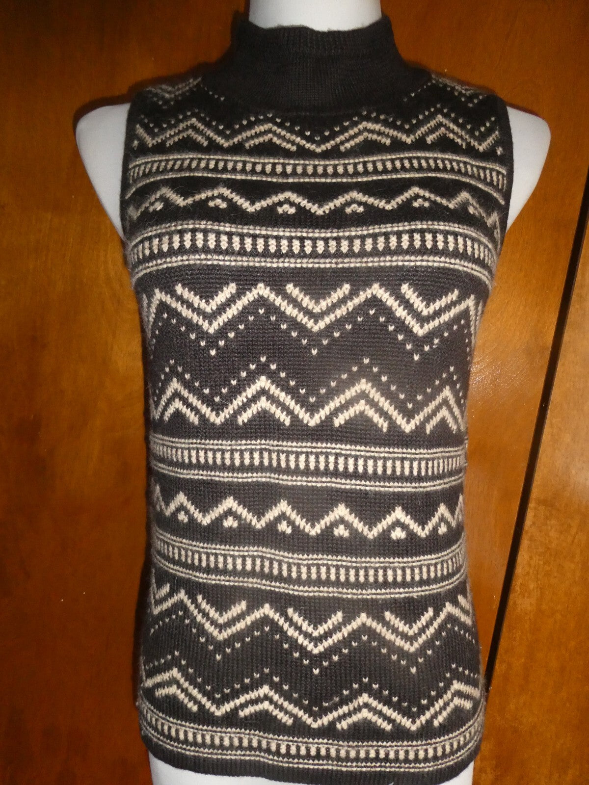Liz Claiborne Women Brown Ivory Long Button Closured Cardigan And Sweater Small
