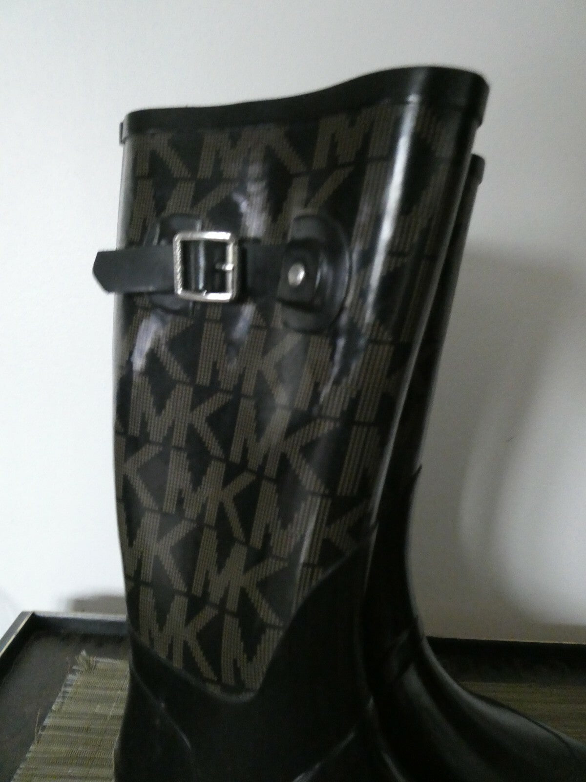 Michael Kors women's black/ brown round toe rain boots size 6M