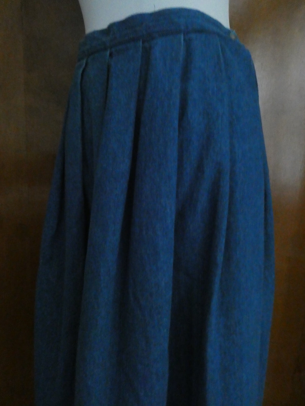 Women’s Denim Blue Skirt Size 14 Pre-Owned Bought in Italy (fits size 12)