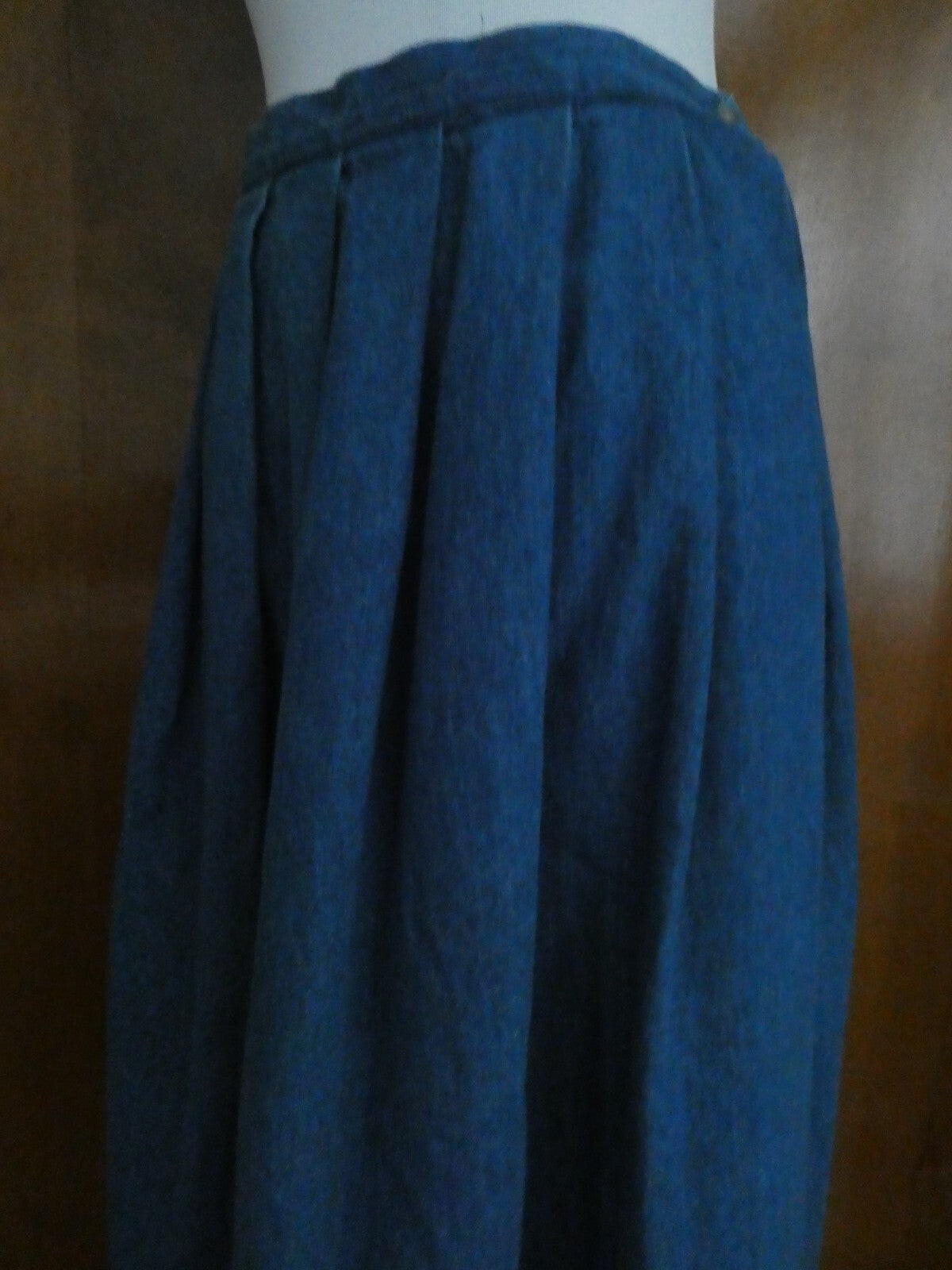 Women’s Denim Blue Skirt Size 14 Pre-Owned Bought in Italy (fits size 12)