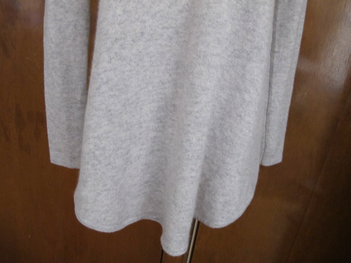 By Bloomingdale’s womens cement 2Ply cashmere sweater Size XS, S