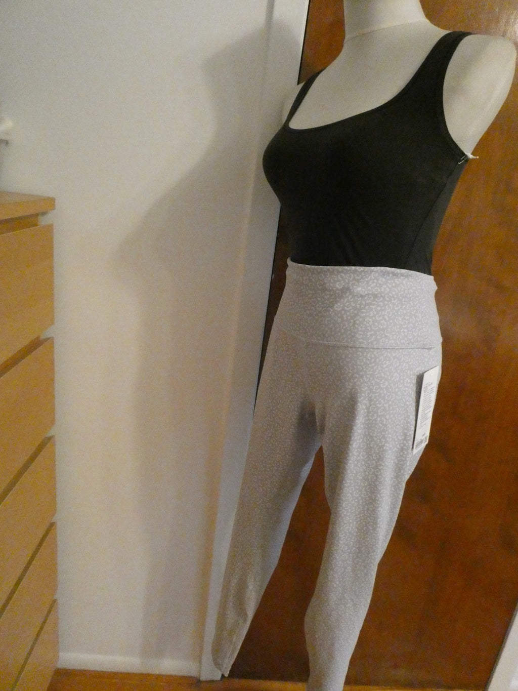 Lululemon Women Wunder Train High-Rise Crop 28" White/Gray Size 14
